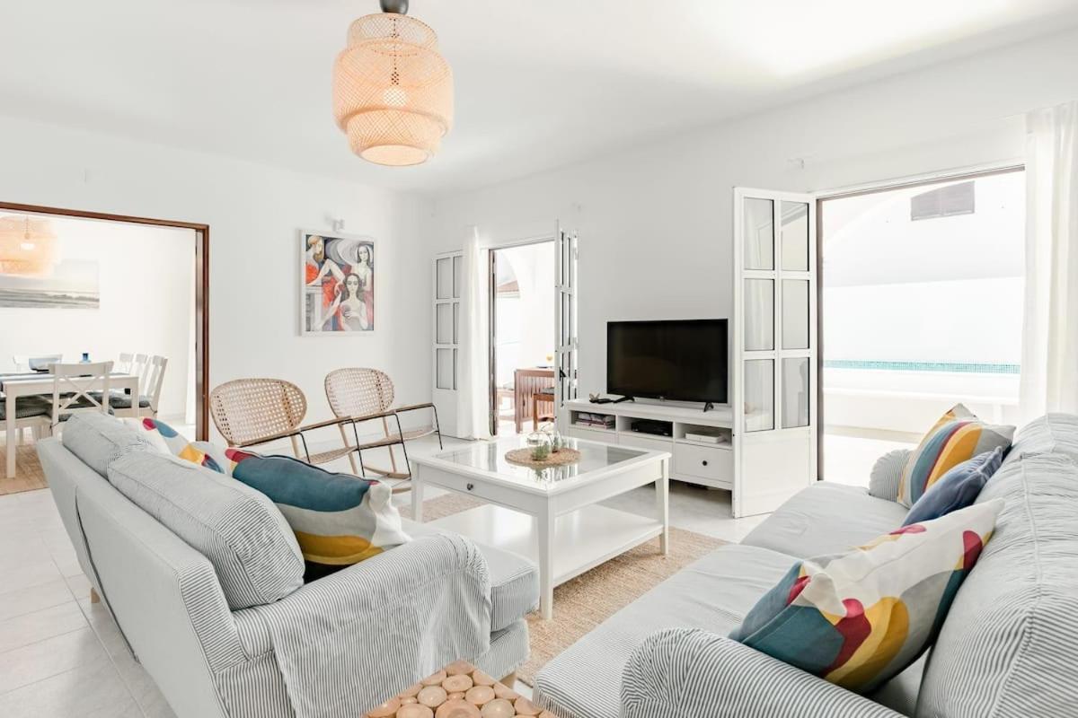 Beachfront Villa With Private Pool In Manta Rota 빌라노바데카셀라 외부 사진