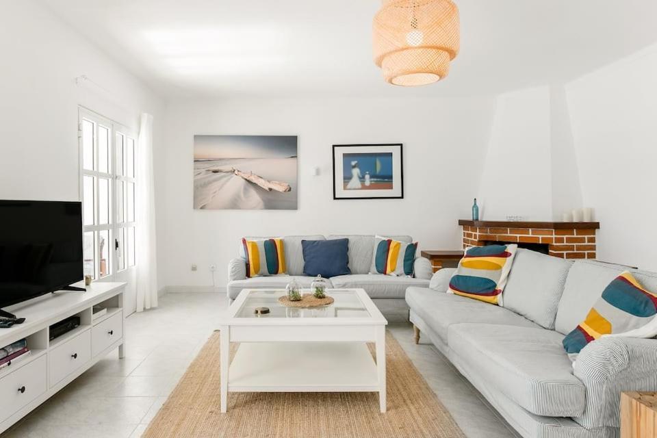 Beachfront Villa With Private Pool In Manta Rota 빌라노바데카셀라 외부 사진